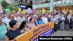 DEM Parti’nin düzenlediği protesto yürüyüşüne çok sayıda kişi katıldı.