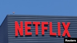 Logo của Netflix ở Los Angeles, Mỹ.