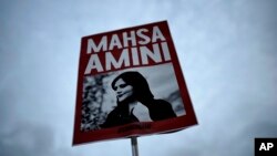 Mahsa Amini 2023 Sakharov ödülünü kazandı. 